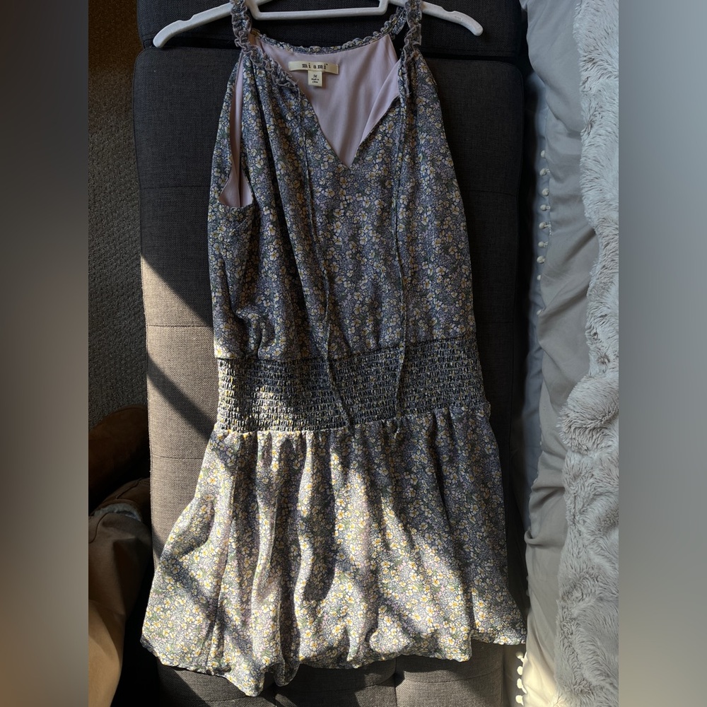 Ditsy floral mini dress with sinch at waist. Gently worn!